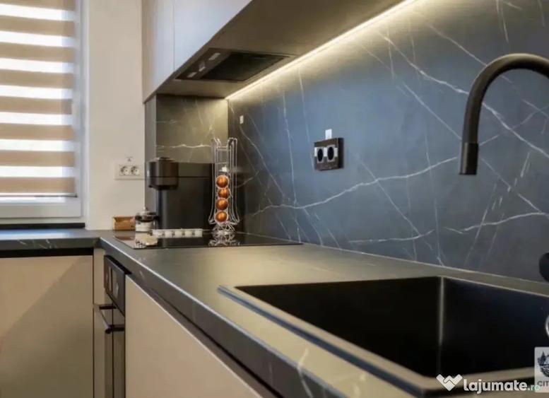 Apartament cu 3 camere decomandat în Tractorul