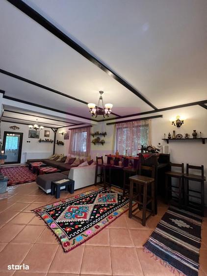 Casă cu 6 camere cu Teren 1593 Mp în Central