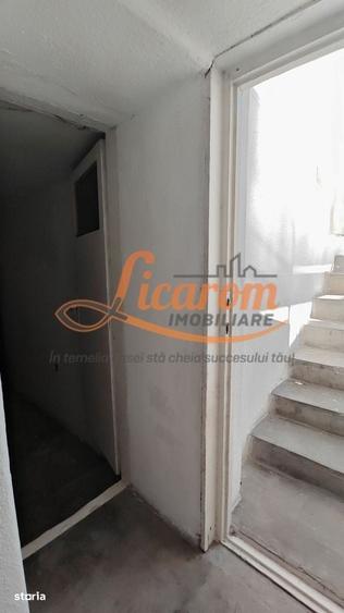 Casă cu 3 camere semidecomandat în Blumăna