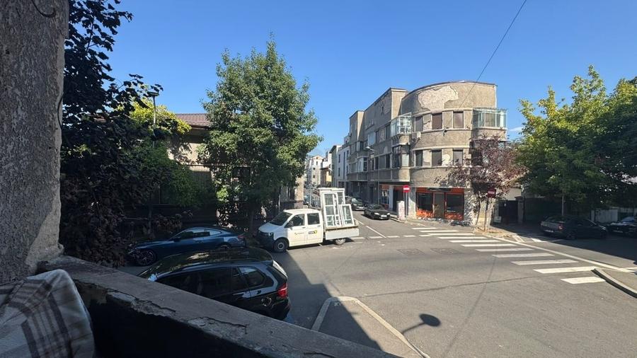 Apartament cu 2 camere semidecomandat în Cișmigiu