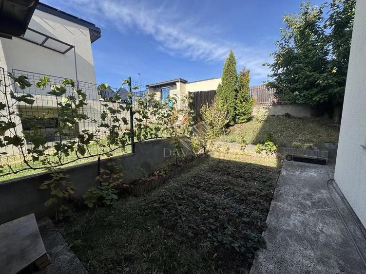 Casă cu 6 camere cu Teren 450 Mp în Central