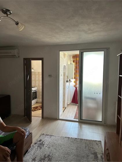 Garsonieră decomandată în Central