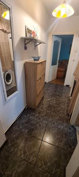 Apartament cu 3 camere semidecomandat în Km 4