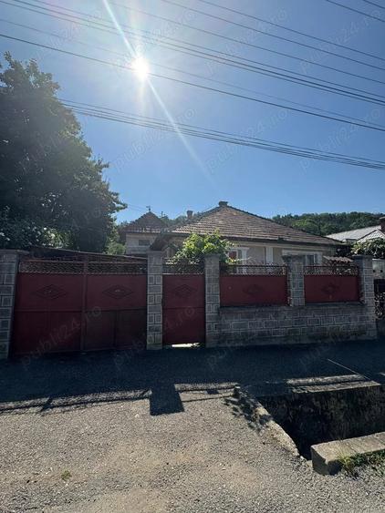 Casă cu 4 camere cu Teren 450 Mp în Central