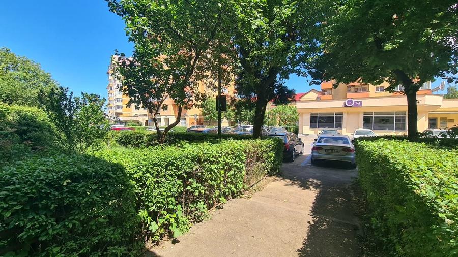 Apartament cu 3 camere decomandat în Răcădău