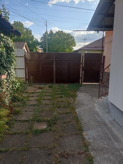 Casă individuală cu 2 camere cu Canalizare în Central