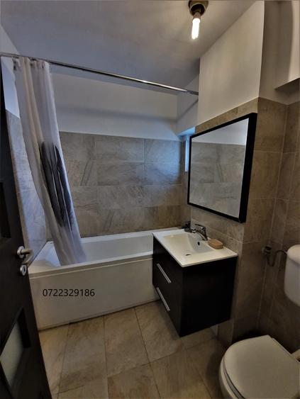Apartament cu 3 camere semidecomandat în Tineretului