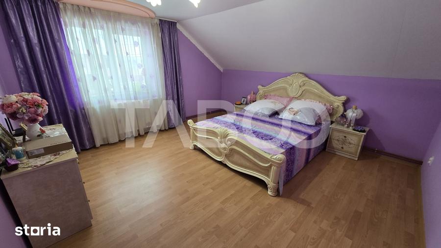 Casă cu 4 camere cu Teren 845 Mp în Roșia