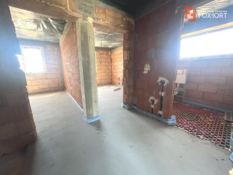 Duplex cu 4 camere cu Canalizare în Moșnița Nouă