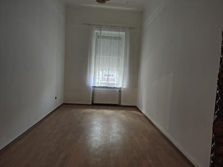 Apartament cu 3 camere semidecomandat în Eminescu