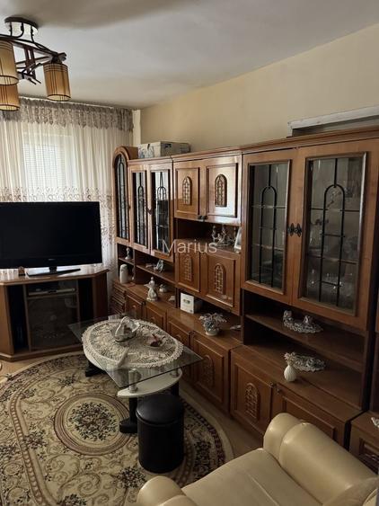 Apartament cu 3 camere decomandat în Caracal