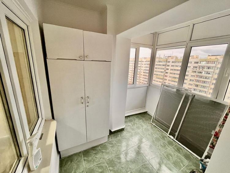 Apartament cu 3 camere semidecomandat în Pantelimon