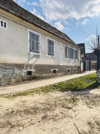Casă cu 4 camere cu Teren 2000 Mp în Hamba