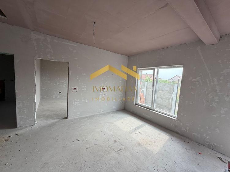 Duplex cu 3 camere cu Canalizare în Sânmihaiu Român