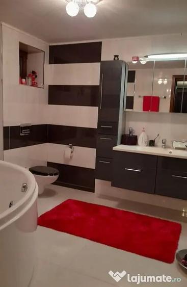 Apartament cu 5 camere decomandat, mobilat în Central