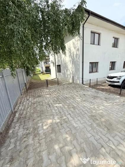 Apartament cu 3 camere decomandat în Vișan