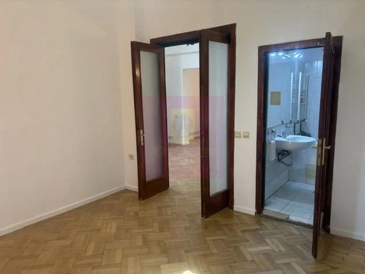 Apartament cu 3 camere semidecomandat în Cotroceni
