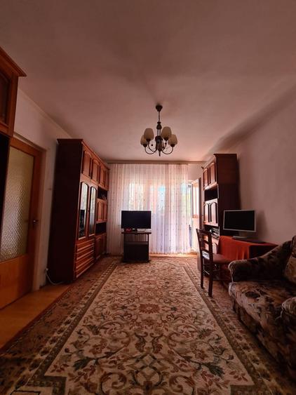 Apartament cu 2 camere semidecomandat în Gorjului