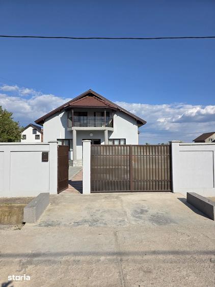 Casă cu 4 camere cu Teren 500 Mp în Central