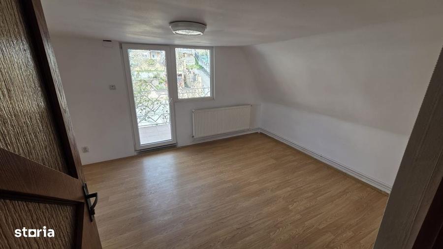 Casă cu 4 camere cu Teren 920 Mp în Central