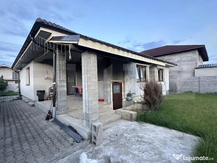 Casă cu 4 camere cu Teren 557 Mp în Păulești