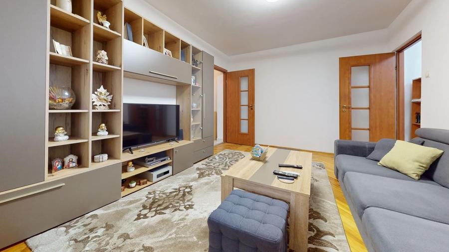 Apartament cu 3 camere semidecomandat în Gemenii