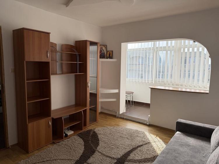 Garsonieră decomandată în Exercițiu