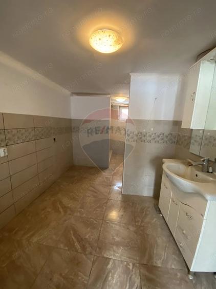 Casă cu Teren 2810 Mp în Chirpăr