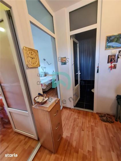 Garsonieră decomandată, mobilată în Dârste