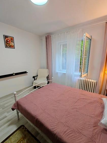 Apartament cu 2 camere decomandat în Berceni