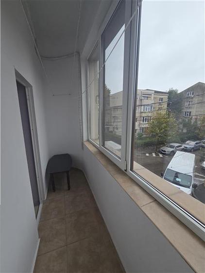Apartament cu 3 camere decomandat, mobilat în Delfinariu