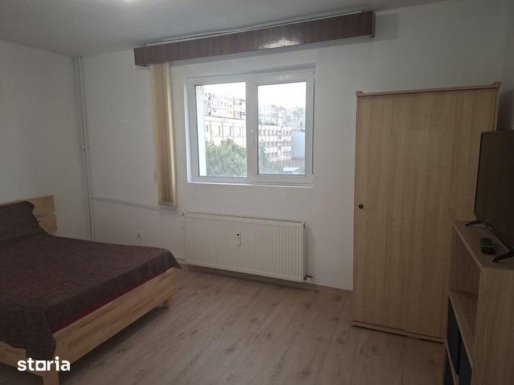 Garsonieră decomandată în Central