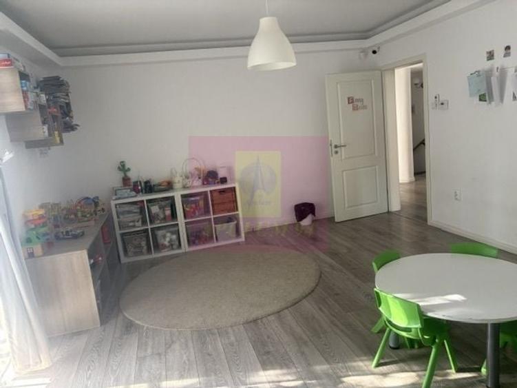Casă individuală cu 10 camere cu Canalizare în Drumul Sării