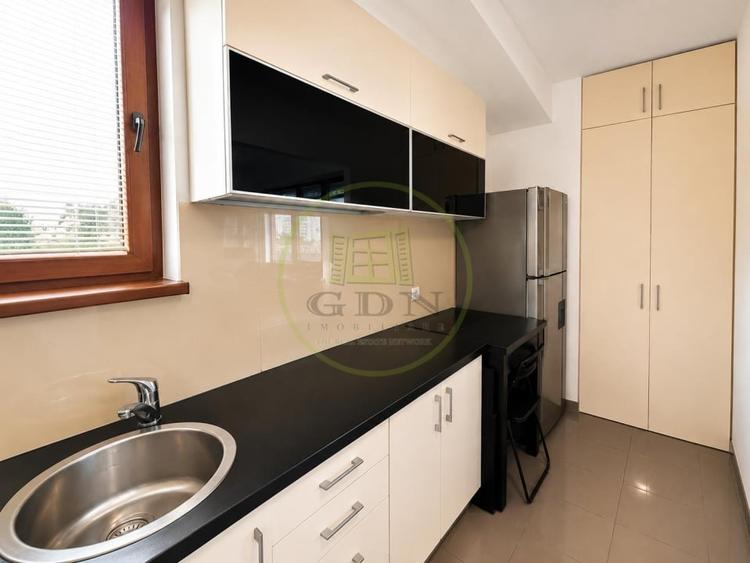Apartament cu 2 camere semidecomandat, mobilat în 1 Mai