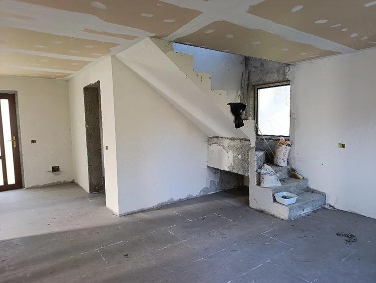 Casă cu Teren 800 Mp în Gârcina
