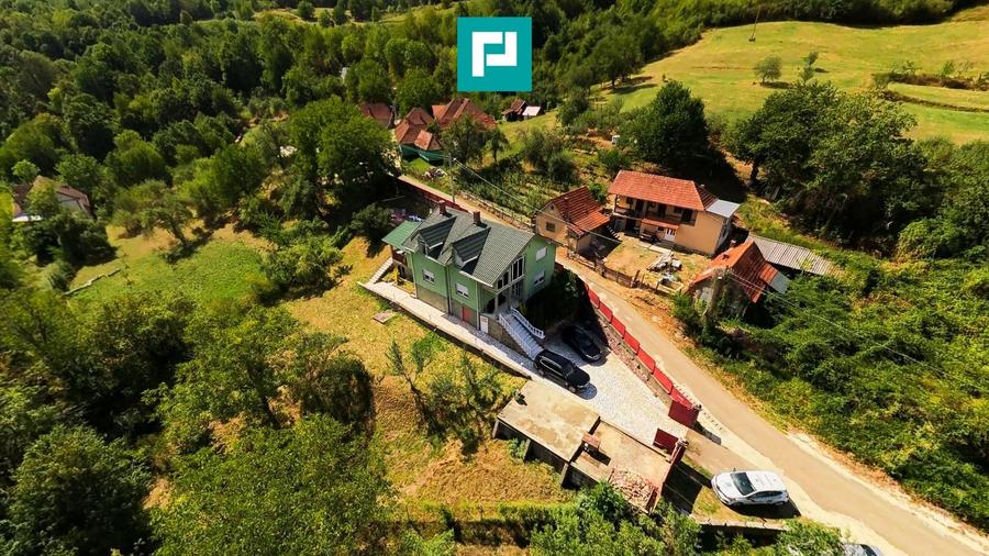Casă individuală cu 6 camere cu Canalizare în Moneasa