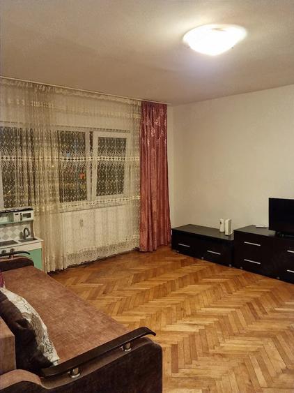 inchiriez apartament zona malu rosu direct proprietar - 13