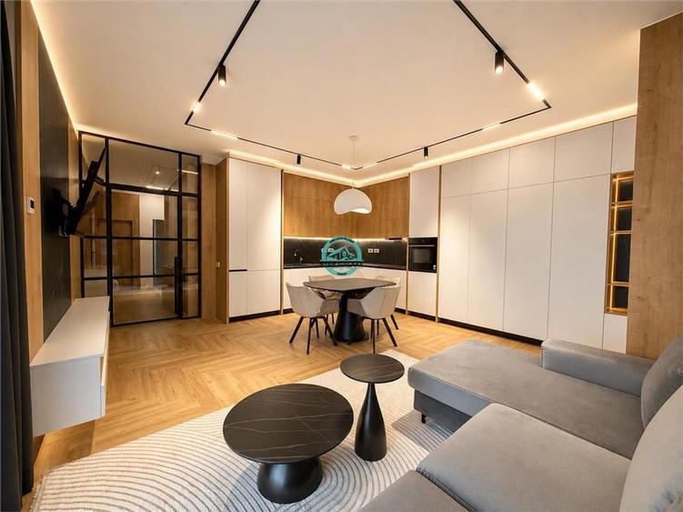 Apartament cu 3 camere decomandat, mobilat în Central