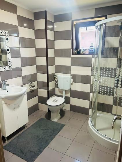 Casă individuală cu 6 camere cu Canalizare în Titu