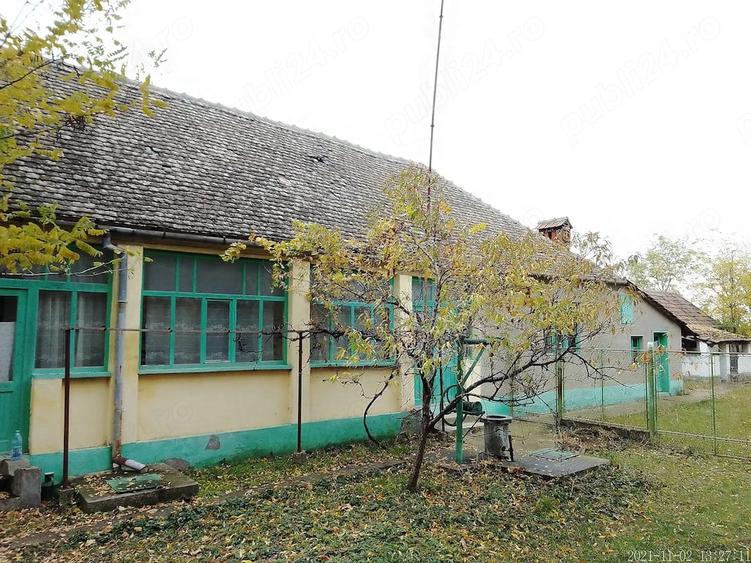 Casă cu 6 camere cu Teren 3040 Mp în Mailat