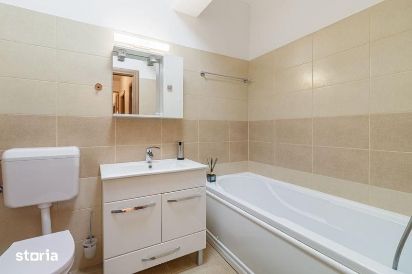 Apartament cu 3 camere în Apărătorii Patriei