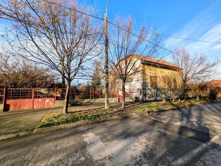 Casă individuală cu 3 camere cu Canalizare în Telegrafului