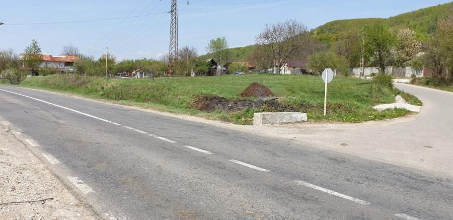 Teren de 2298 mp, în Izvoarele