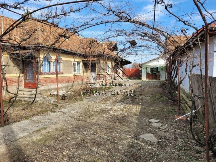 Casă cu 4 camere în Filipeștii de Târg
