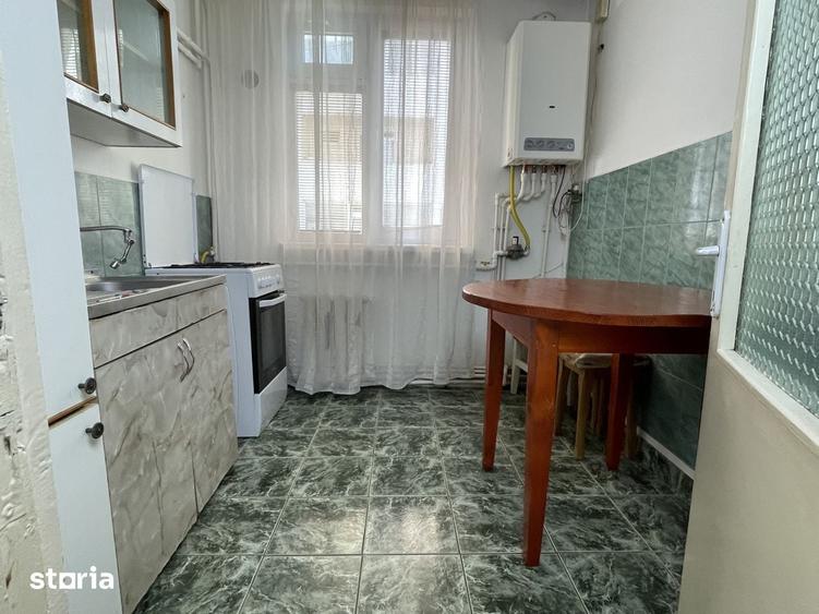 Garsonieră decomandată în Precista