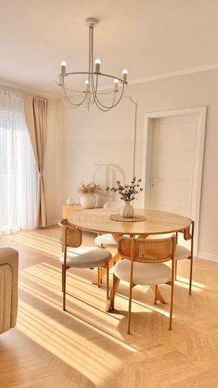 Apartament cu 3 camere semidecomandat în Florești
