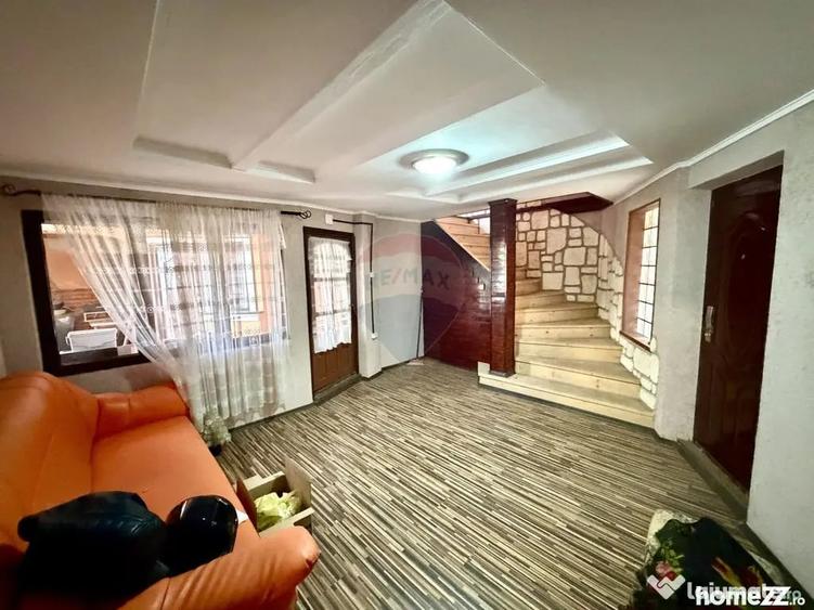 Casă cu 4 camere cu Teren 500 Mp în Central