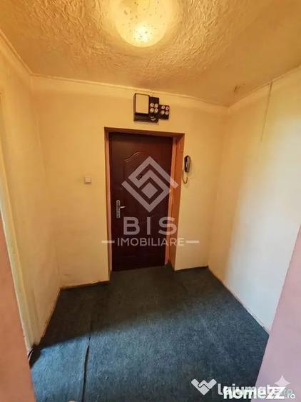 Apartament cu 3 camere semidecomandat în Decebal