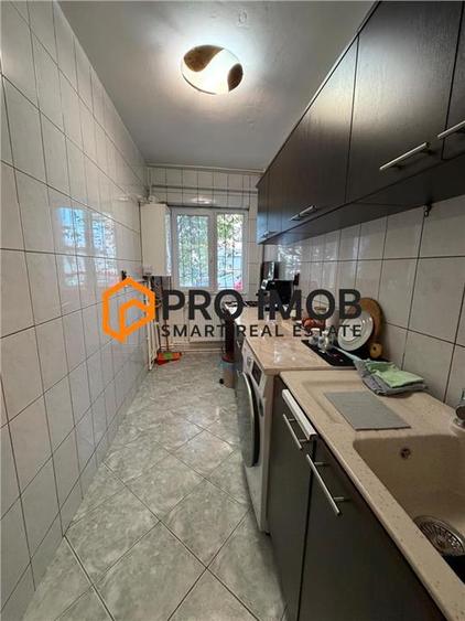 Apartament cu 3 camere decomandat, mobilat în Sud