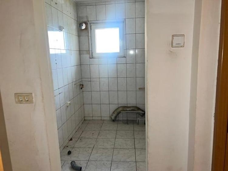Apartament cu 2 camere semidecomandat în Berceni